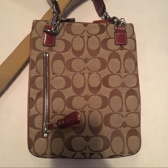 COACH signature crossbody suede swingpack - Picture 5 of 8